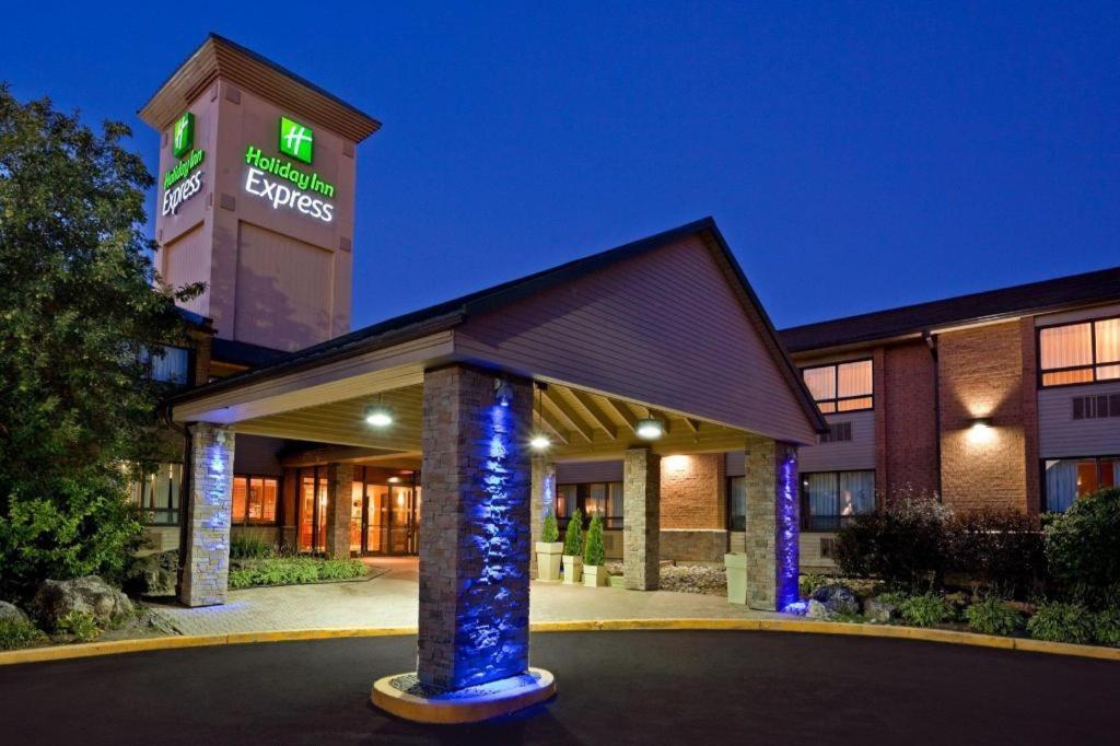 Holiday Inn Express Toronto East - Scarborough By Ihg Exterior photo