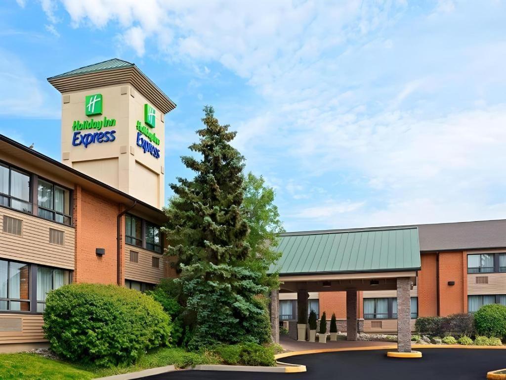 Holiday Inn Express Toronto East - Scarborough By Ihg Exterior photo