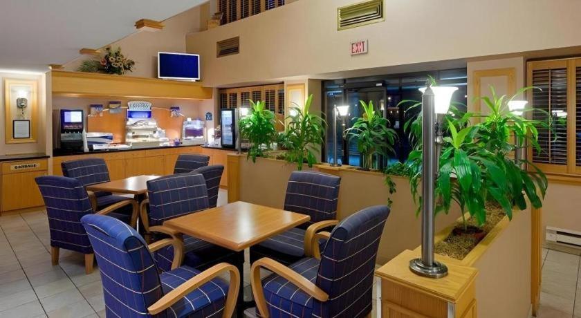 Holiday Inn Express Toronto East - Scarborough By Ihg Exterior photo