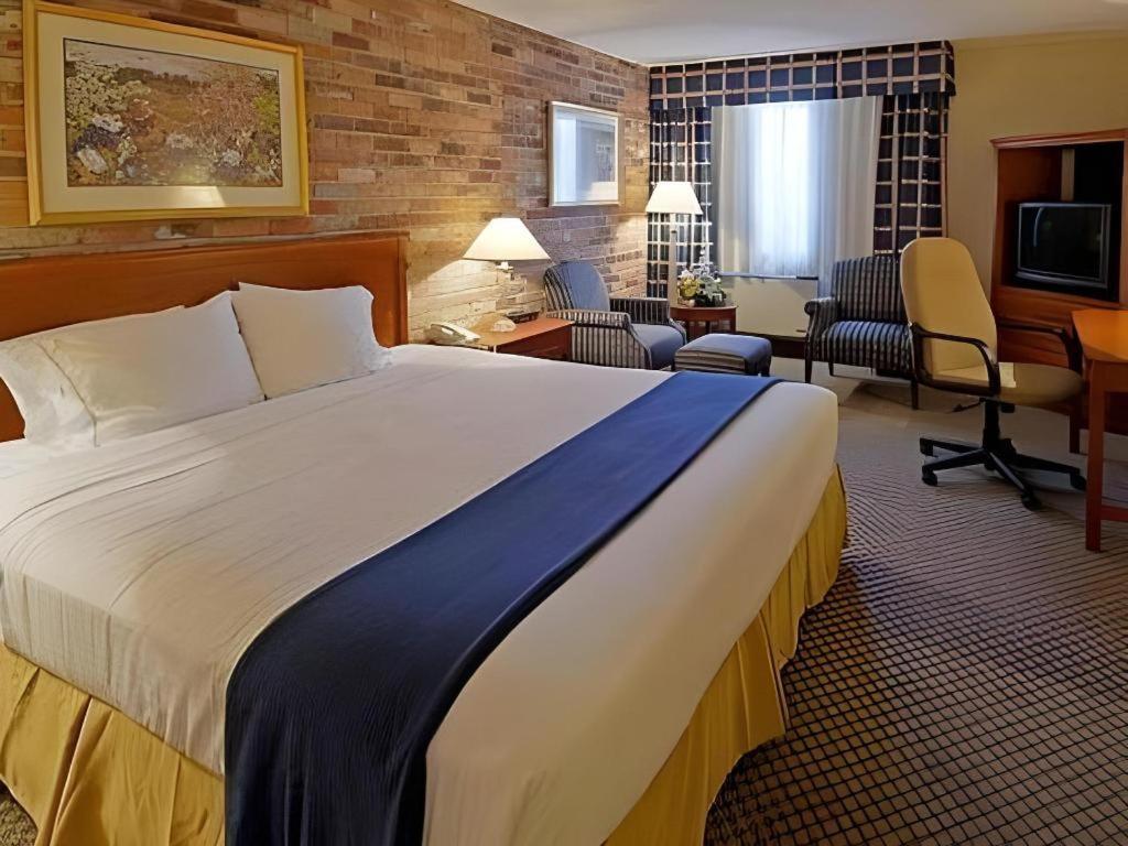 Holiday Inn Express Toronto East - Scarborough By Ihg Exterior photo